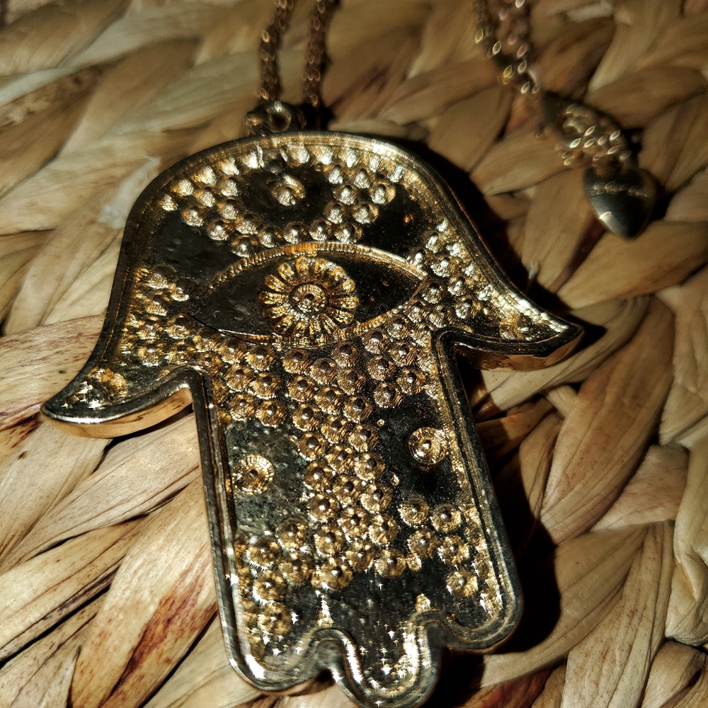 BETSEY JOHNSON  Hamsa Costume Necklace. - Picture 3 of 6